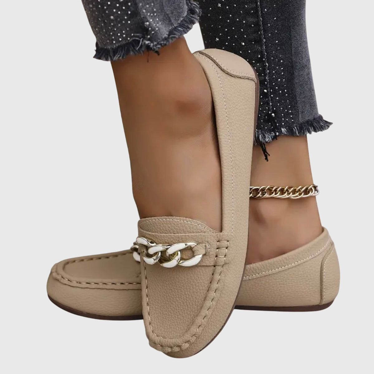 Mocassins plats à enfiler pour femmes avec chaîne dorée et détail en cristal