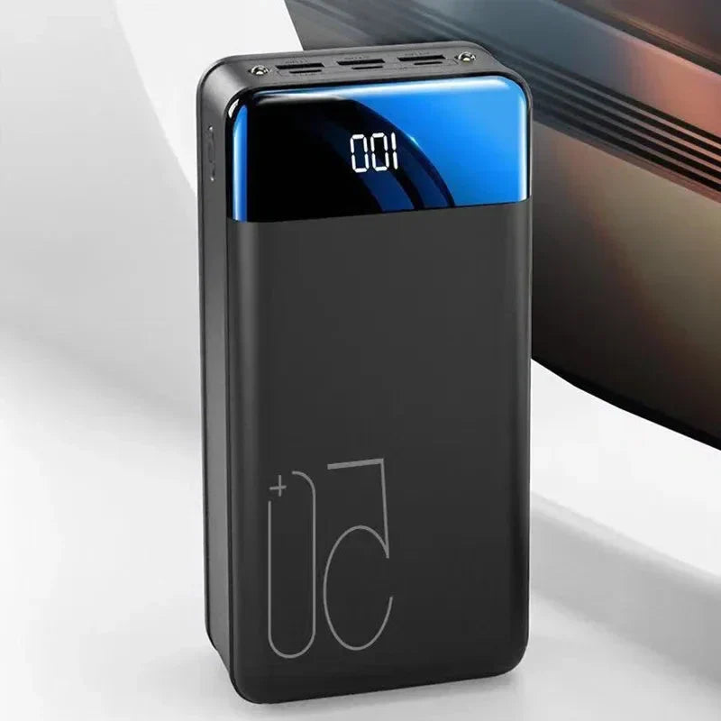 50,000mAh kapacitású csúcskategóriás power bank telefonok, táblagépek és laptopok gyorstöltéséhez