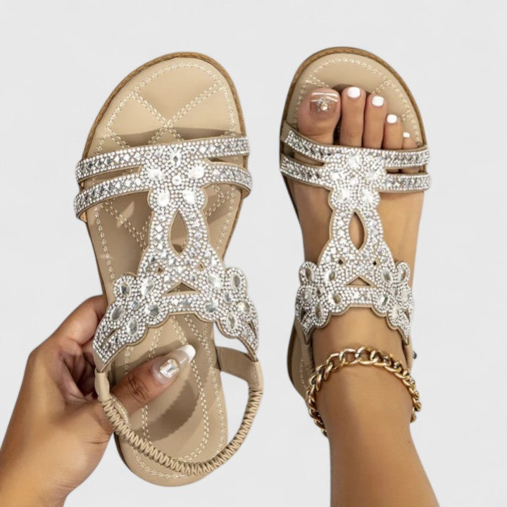 Sandales plates pour femmes avec strass floraux et détails en pierres précieuses
