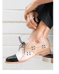 Mocassins à lacets pour femme, bout fermé, avec découpes décoratives et semelle basse
