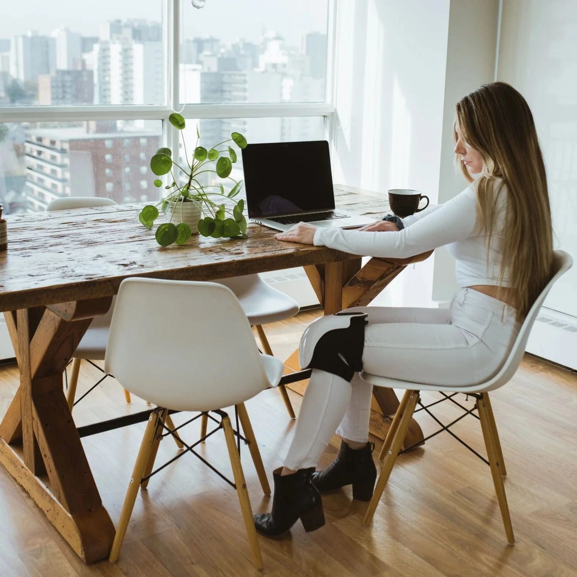 B&B Smart Knee Comfort Massager with Heat & Red Light