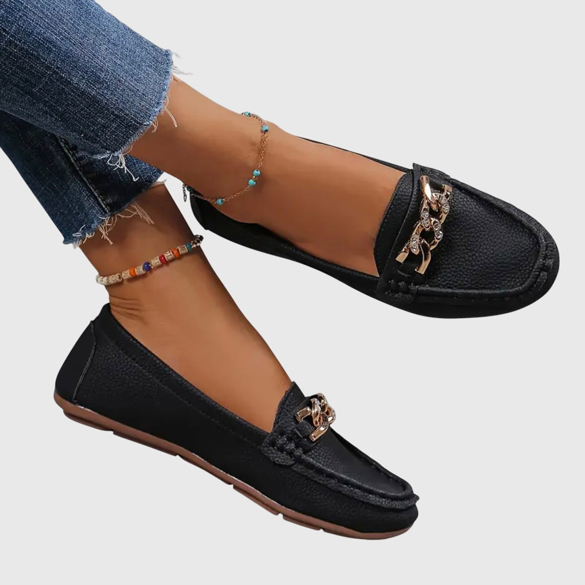 Mocassins plats à enfiler pour femmes avec chaîne dorée et détail en cristal