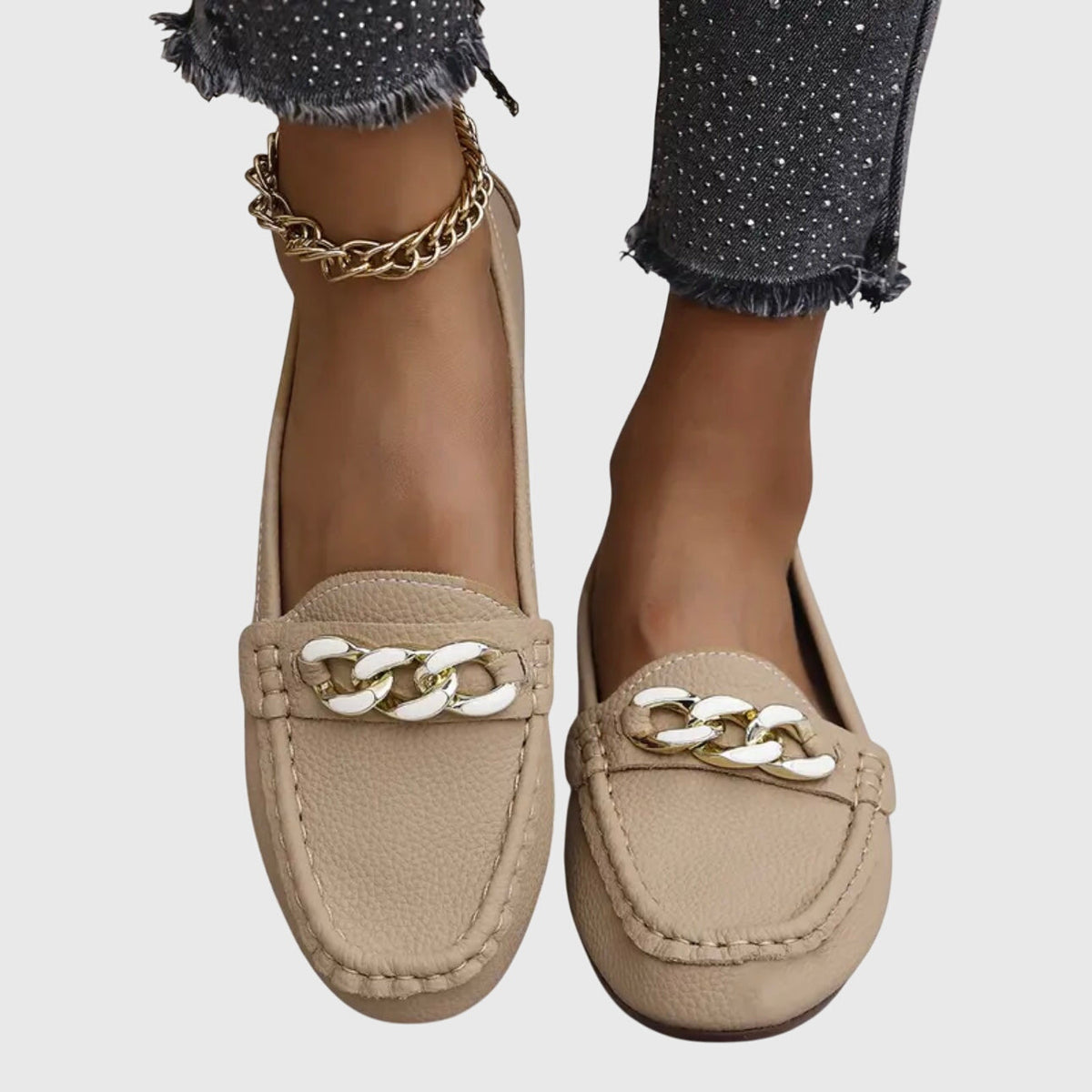 Mocassins plats à enfiler pour femmes avec chaîne dorée et détail en cristal