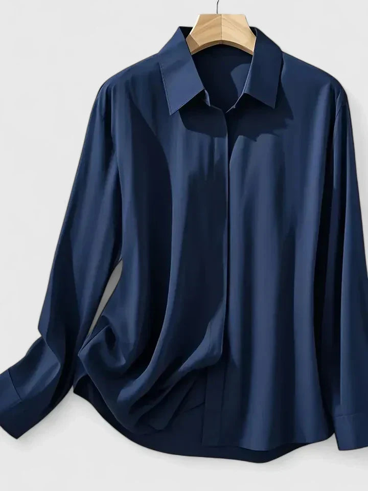 Blouse femme à manches longues avec col pointu et patte de boutonnage dissimulée
