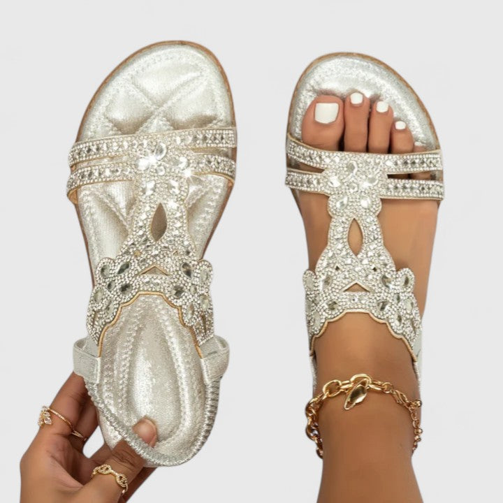 Sandales plates pour femmes avec strass floraux et détails en pierres précieuses