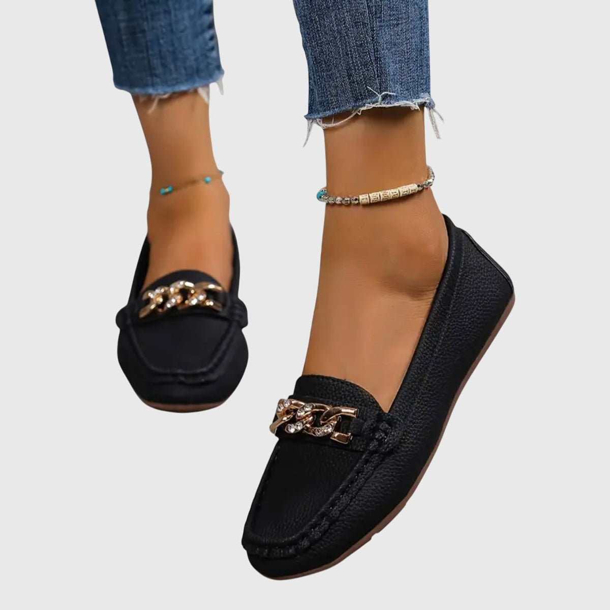 Mocassins plats à enfiler pour femmes avec chaîne dorée et détail en cristal