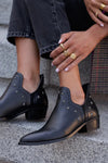 Bottines élégantes en cuir noir avec clous en forme d’étoiles argentés et talon bloc confortable