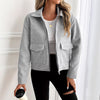Veste courte zippée avec poches poitrine à rabat pour un style naturellement élégant