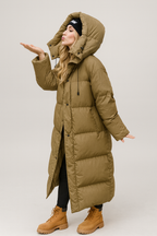 Longue doudoune matelassée isolante pour femme avec capuche – chaleur et style pour l’hiver