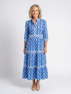 Robe midi à manches trois quarts, col en V, taille froncée et jupe à volants