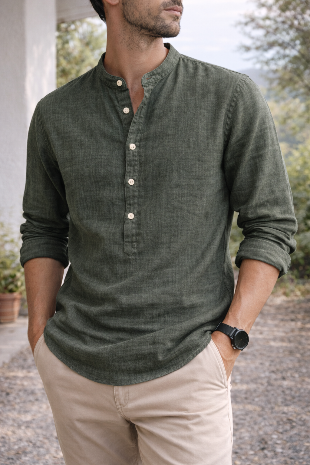 Chemise Henley pour homme avec col montant et patte de boutonnage pour un style décontracté