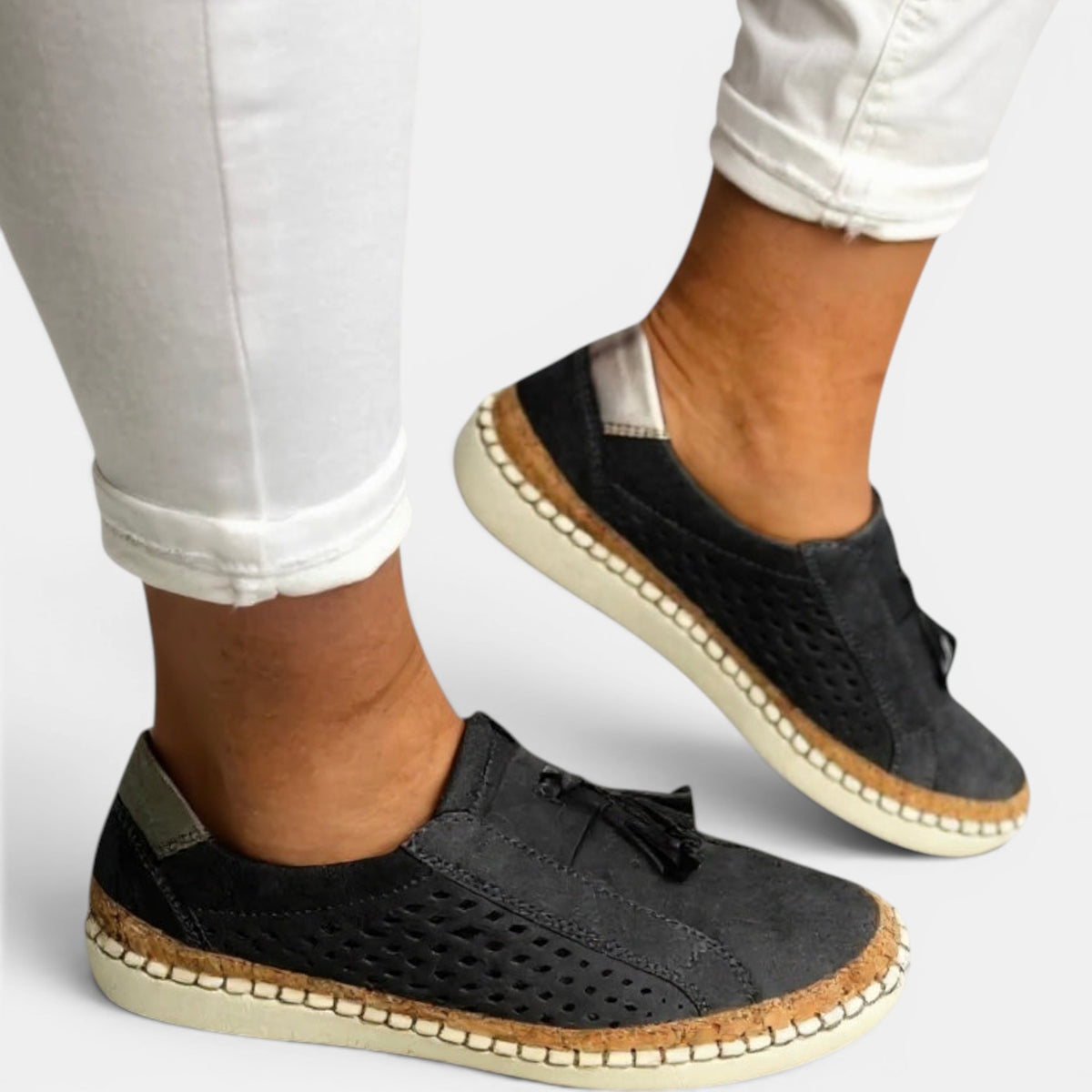 Mocassins à enfiler pour femme avec pompons et semelle rembourrée