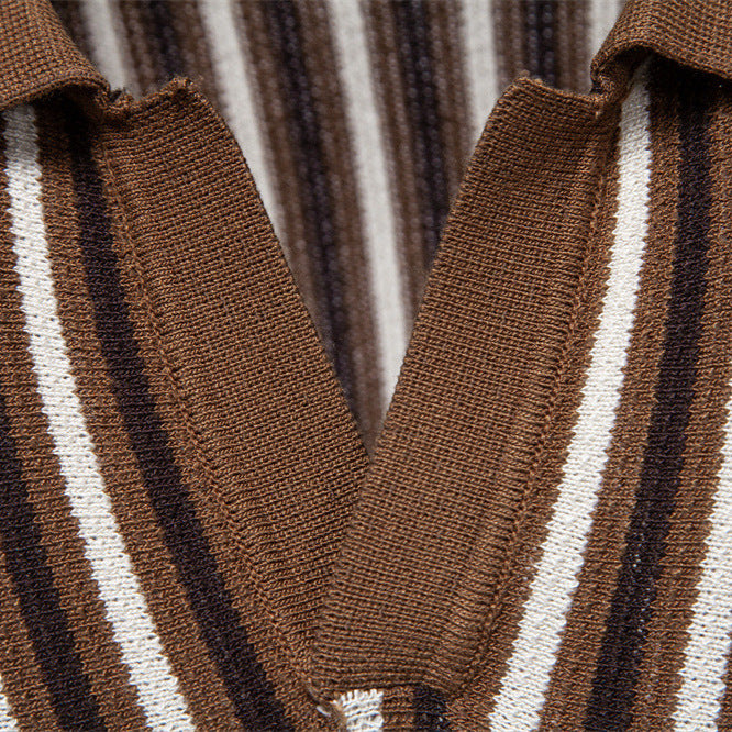 Polo homme tricoté à motif rayé vintage et col ouvert en V