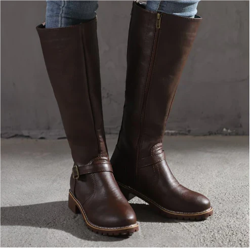 Bottes pour femmes à hauteur du genou, à talon plat et à détail de boucle à la cheville