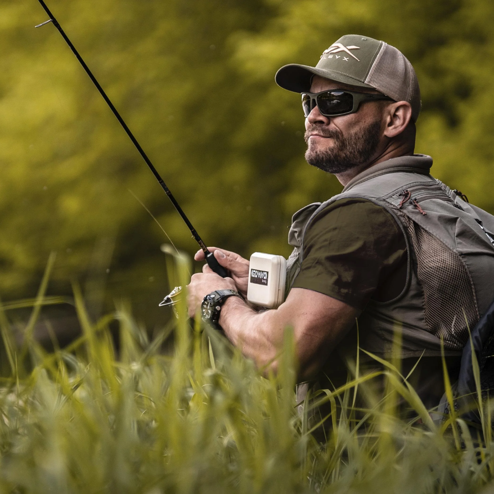 Sports Sunglasses with Rectangular Frames and Full Coverage Design