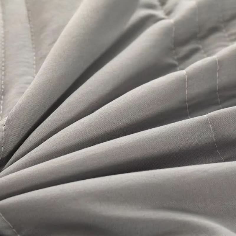 Lightweight Quilted Cooling Blanket for Summer Comfort