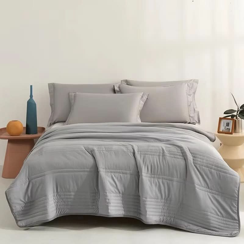 Lightweight Quilted Cooling Blanket for Summer Comfort