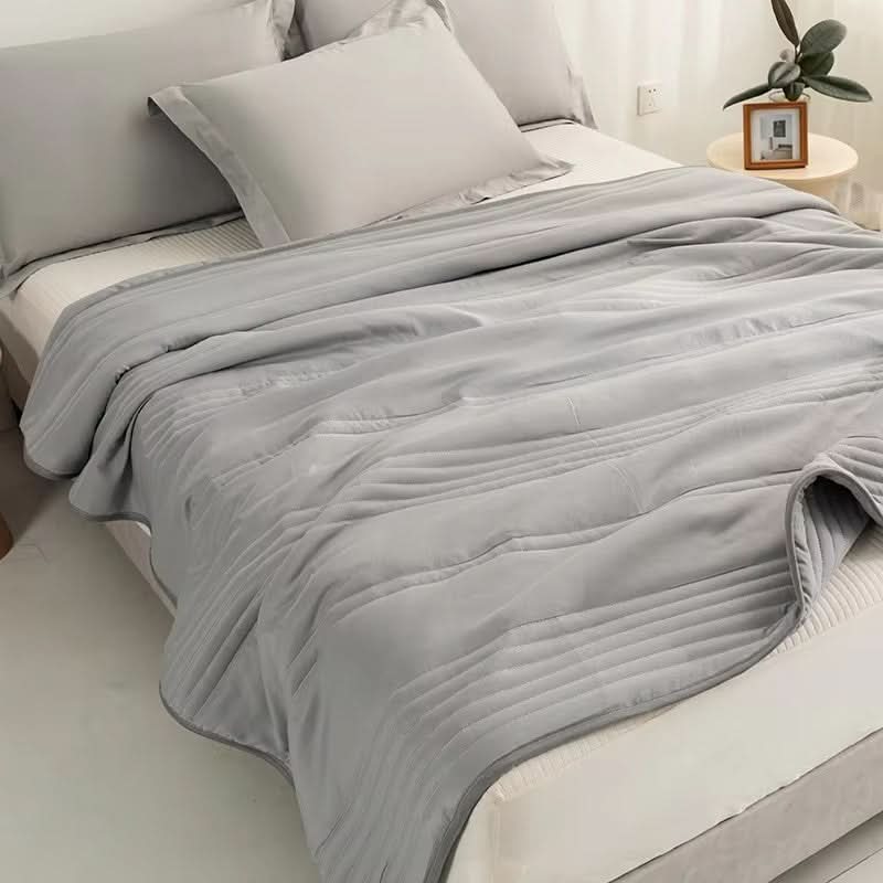 Lightweight Quilted Cooling Blanket for Summer Comfort