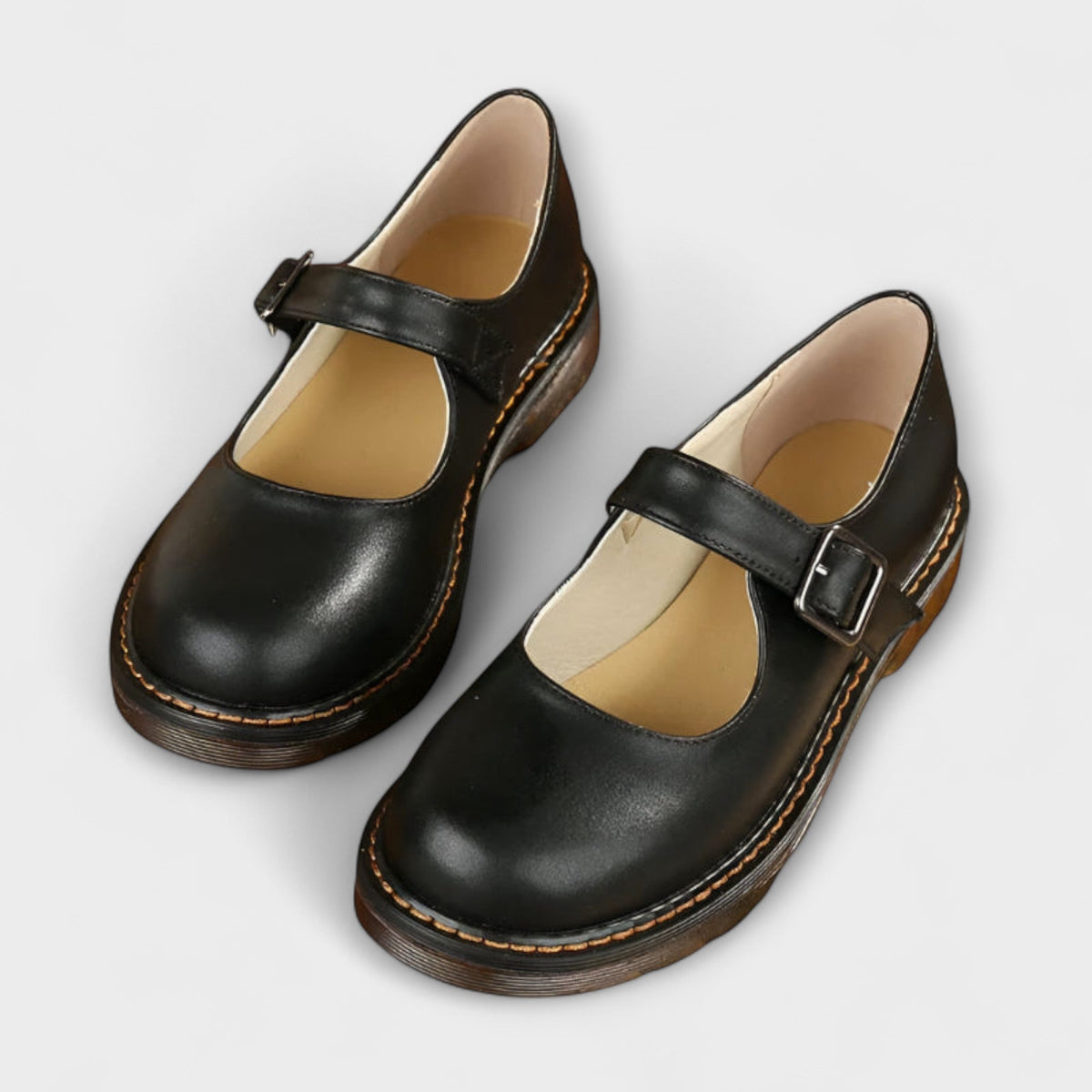 Chaussures femme type babies à bout rond et fermeture à boucle latérale