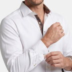 Chemise habillée ajustée pour homme avec détails de col contrastés