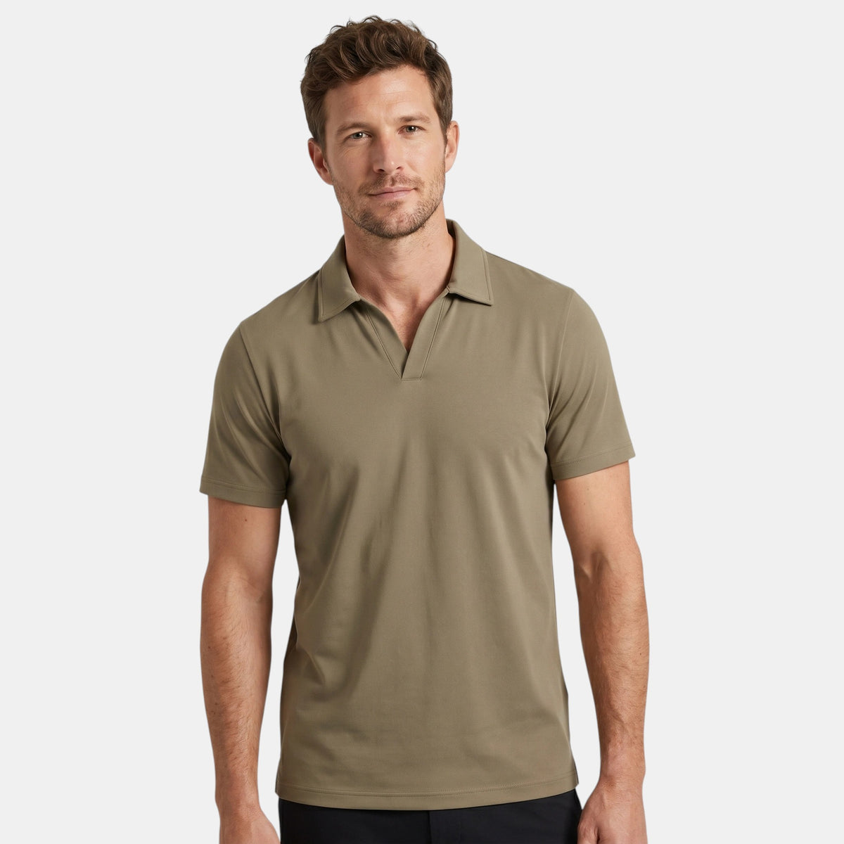 Polo tricoté pour homme à coupe ajustée et col ouvert