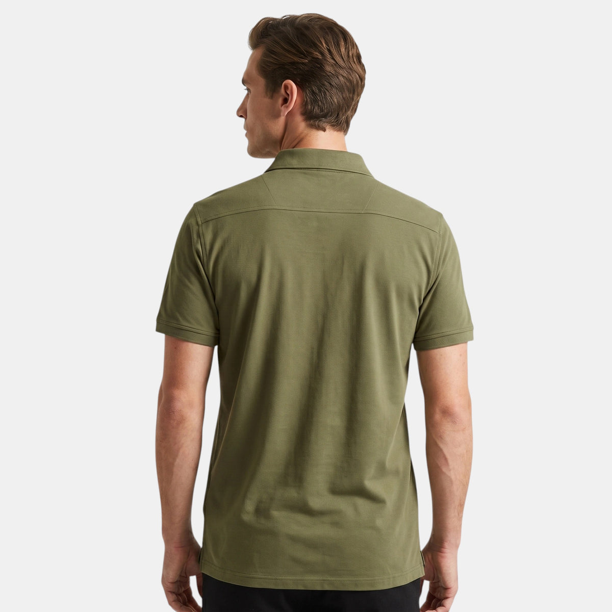 Polo tricoté pour homme à coupe ajustée et col ouvert