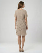 Élégante robe pour femme en mousseline avec détails superposés et manches courtes