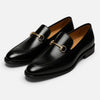 Mocassins noirs pour hommes avec mors, bout tablier et design à enfiler