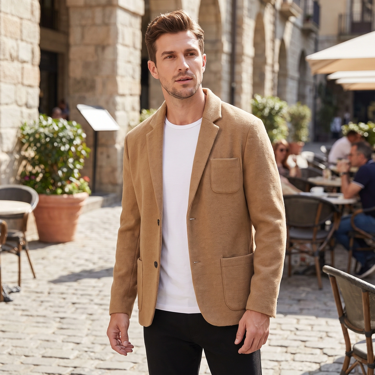 Blazer pour homme avec col à revers cranté et poches plaquées