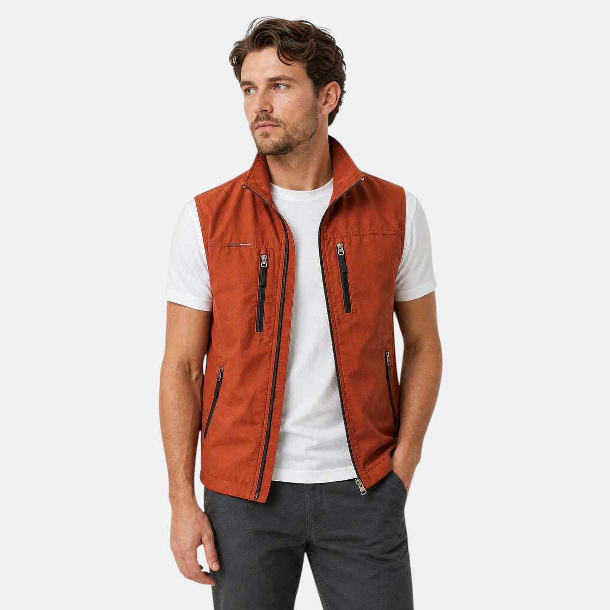 Gilet pour homme zippé, à col montant et doté de plusieurs poches zippées