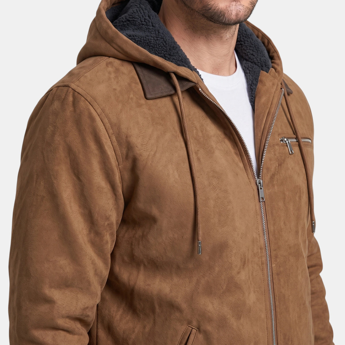 Veste à capuche pour homme avec fermeture éclair sur le devant et poche poitrine