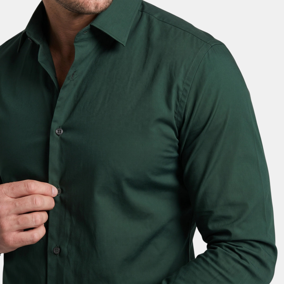 Chemise slim fit pour homme à manches longues et col pointu