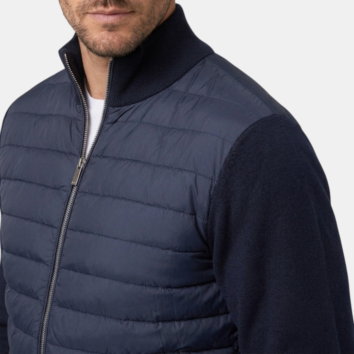 Blouson bomber matelassé pour homme avec fermeture éclair sur le devant et col montant