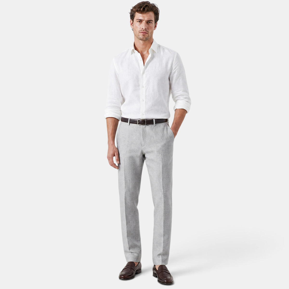 Pantalon homme coupe classique avec passants de ceinture et poches latérales