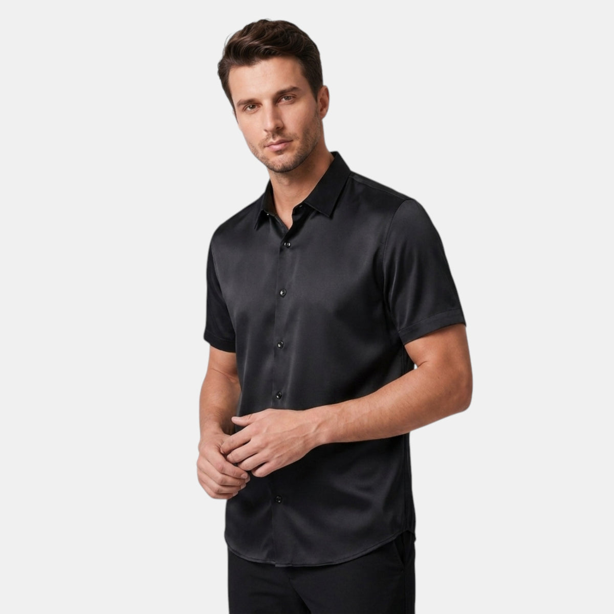 Chemise homme à manches courtes avec boutonnage sur le devant et col italien