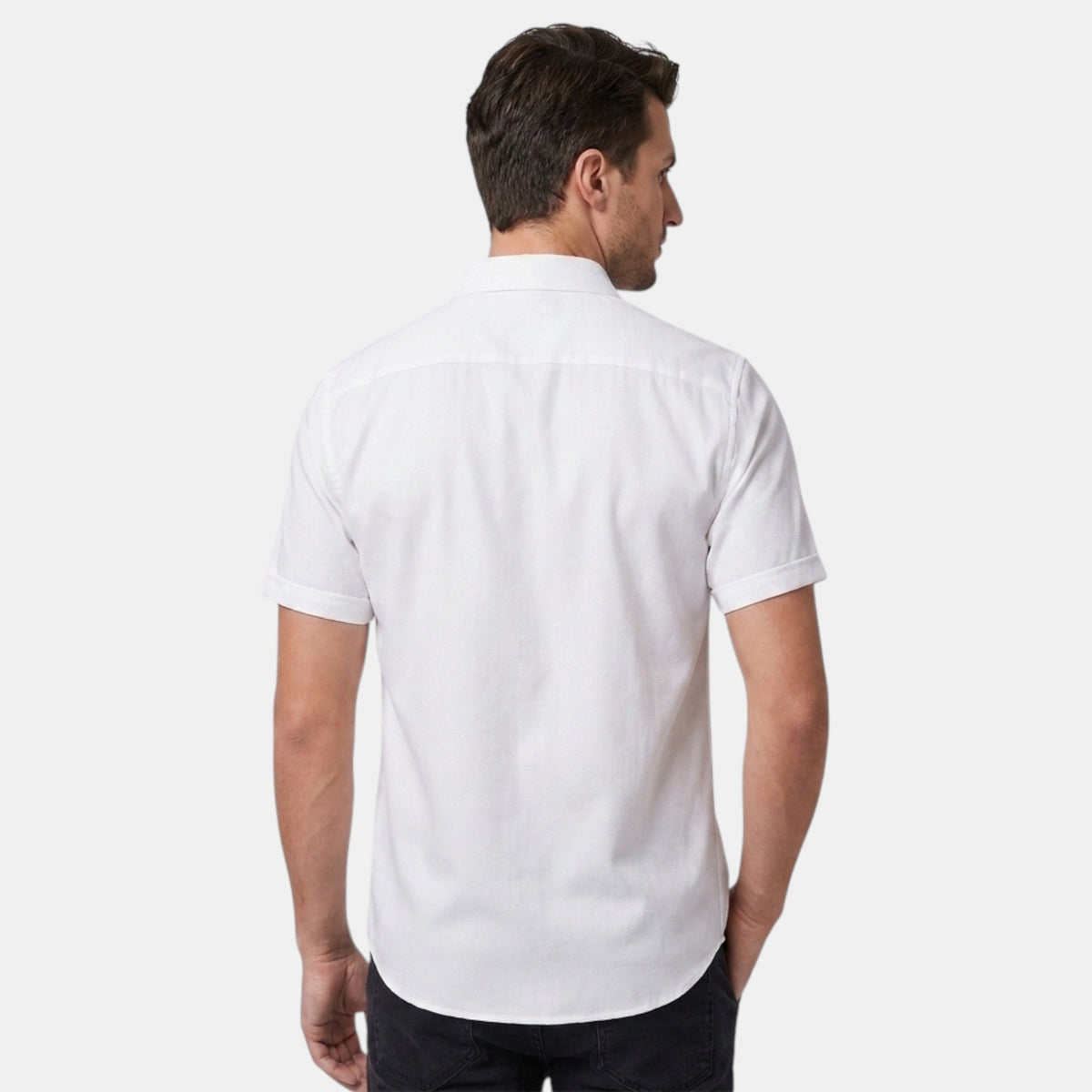 Chemise homme à manches courtes avec boutonnage sur le devant et col italien