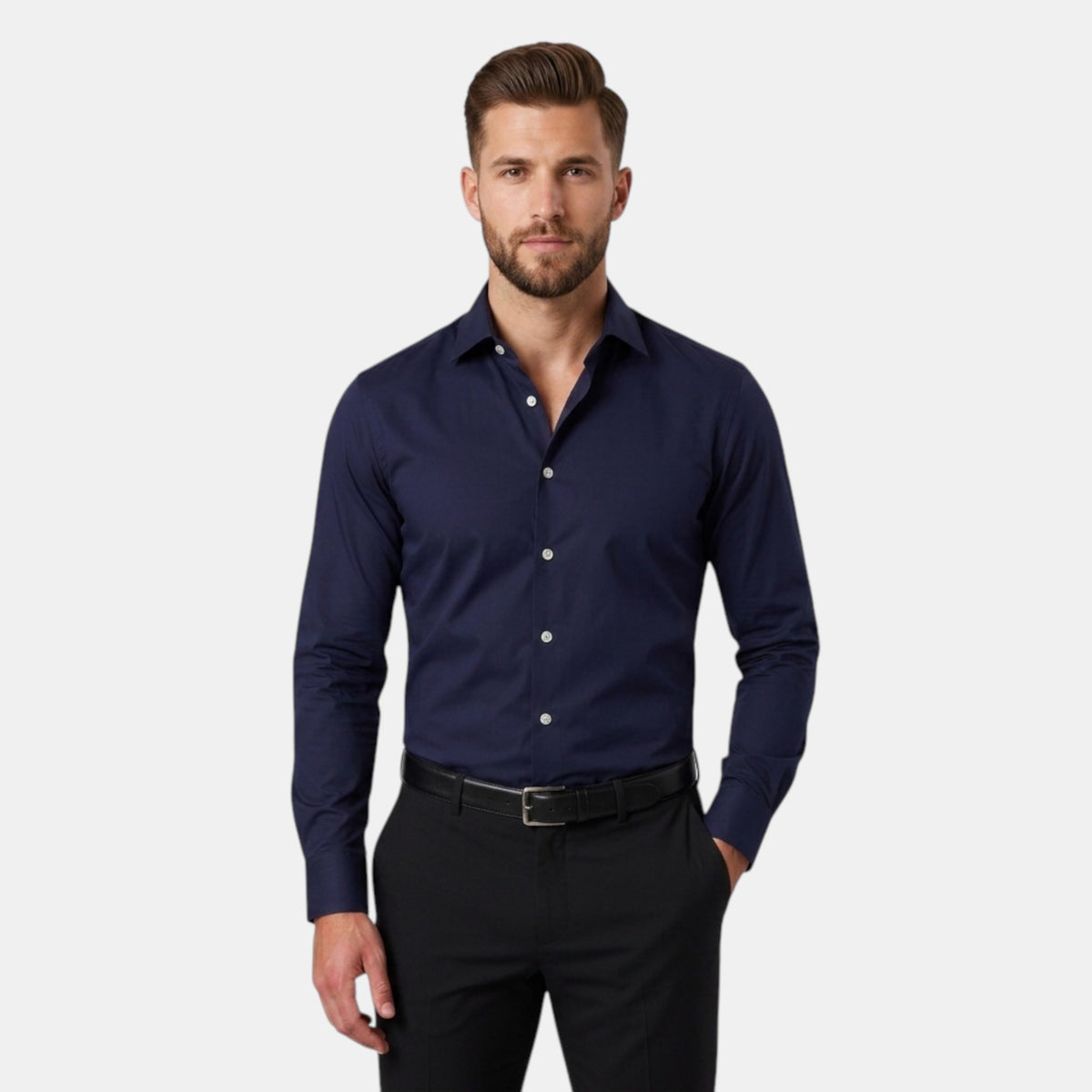 Chemise ajustée pour homme avec manches longues et boutonnage devant