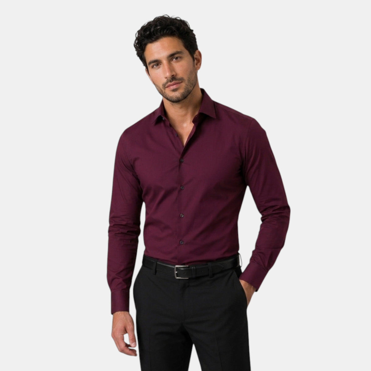 Chemise ajustée pour homme avec manches longues et boutonnage devant