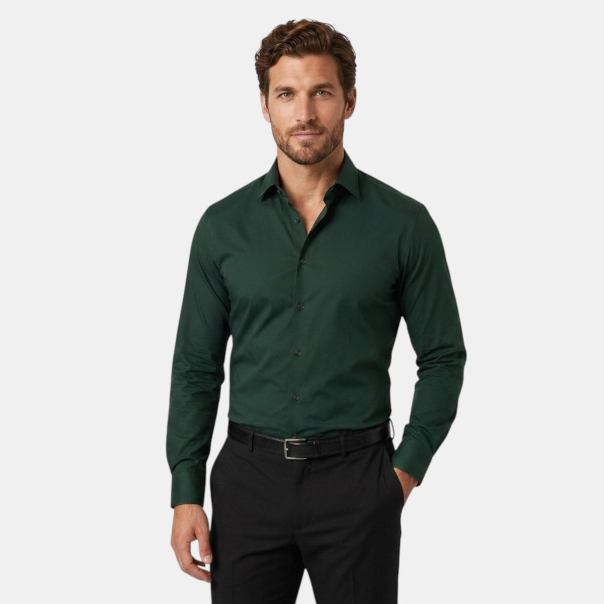 Chemise ajustée pour homme avec manches longues et boutonnage devant