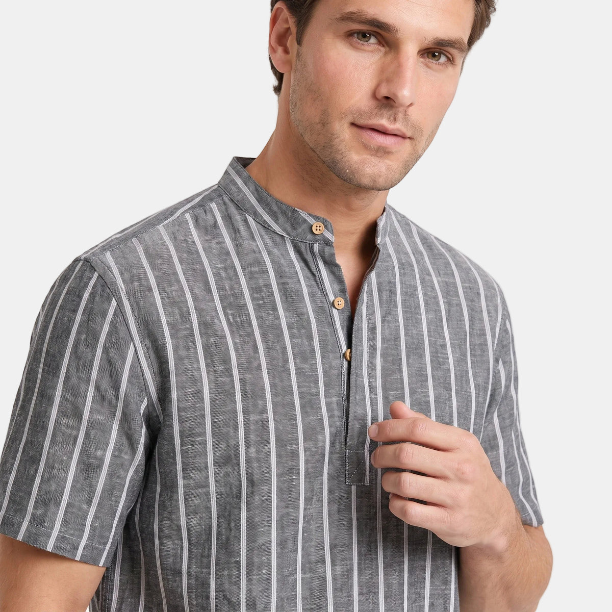 Polo rayé pour homme avec col tunisien et manches courtes