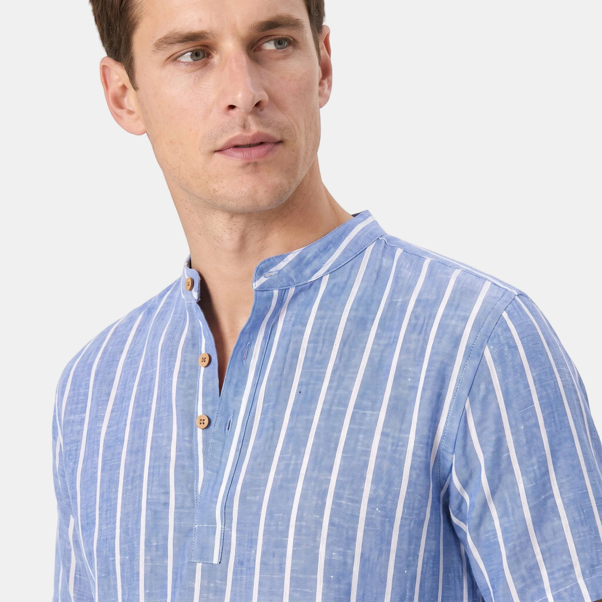 Polo rayé pour homme avec col tunisien et manches courtes