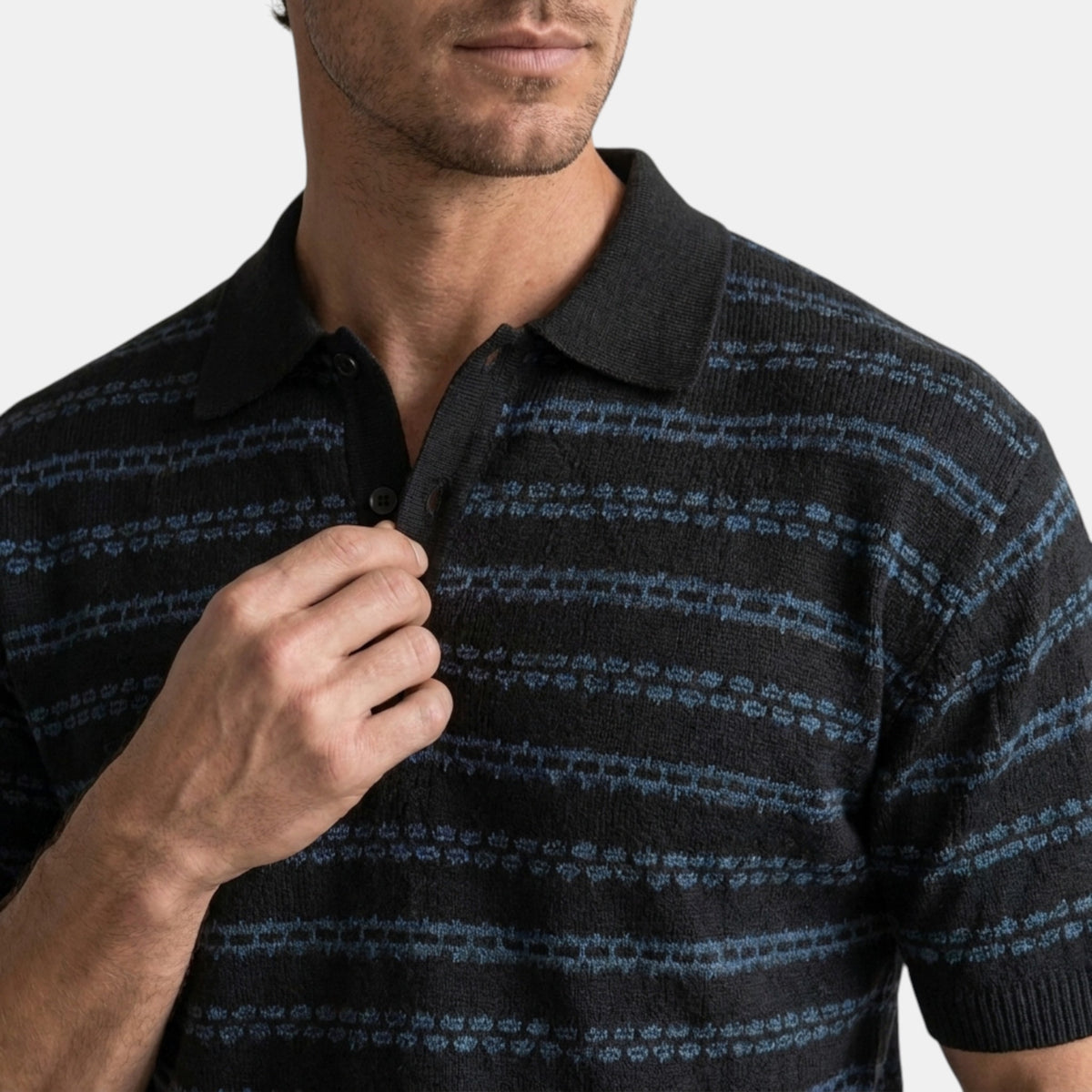 Polo rayé pour homme à manches courtes et patte de boutonnage