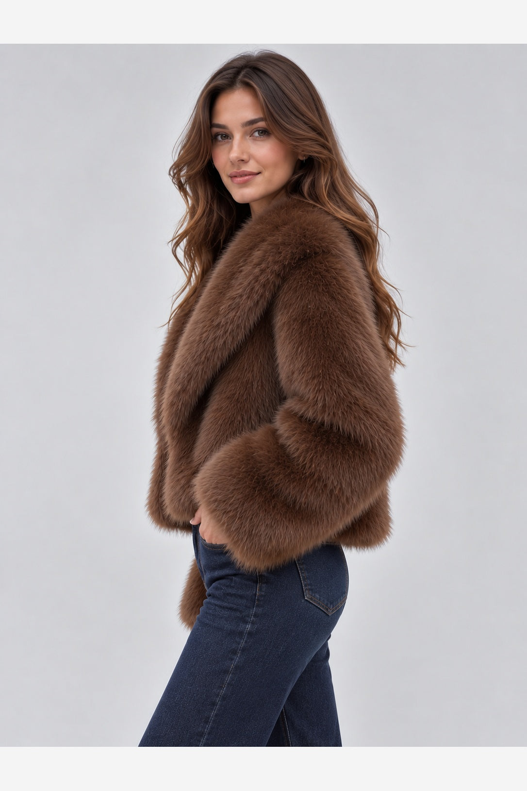 Women's Cropped Faux Fur Jacket – Oversized Lapel Collar
