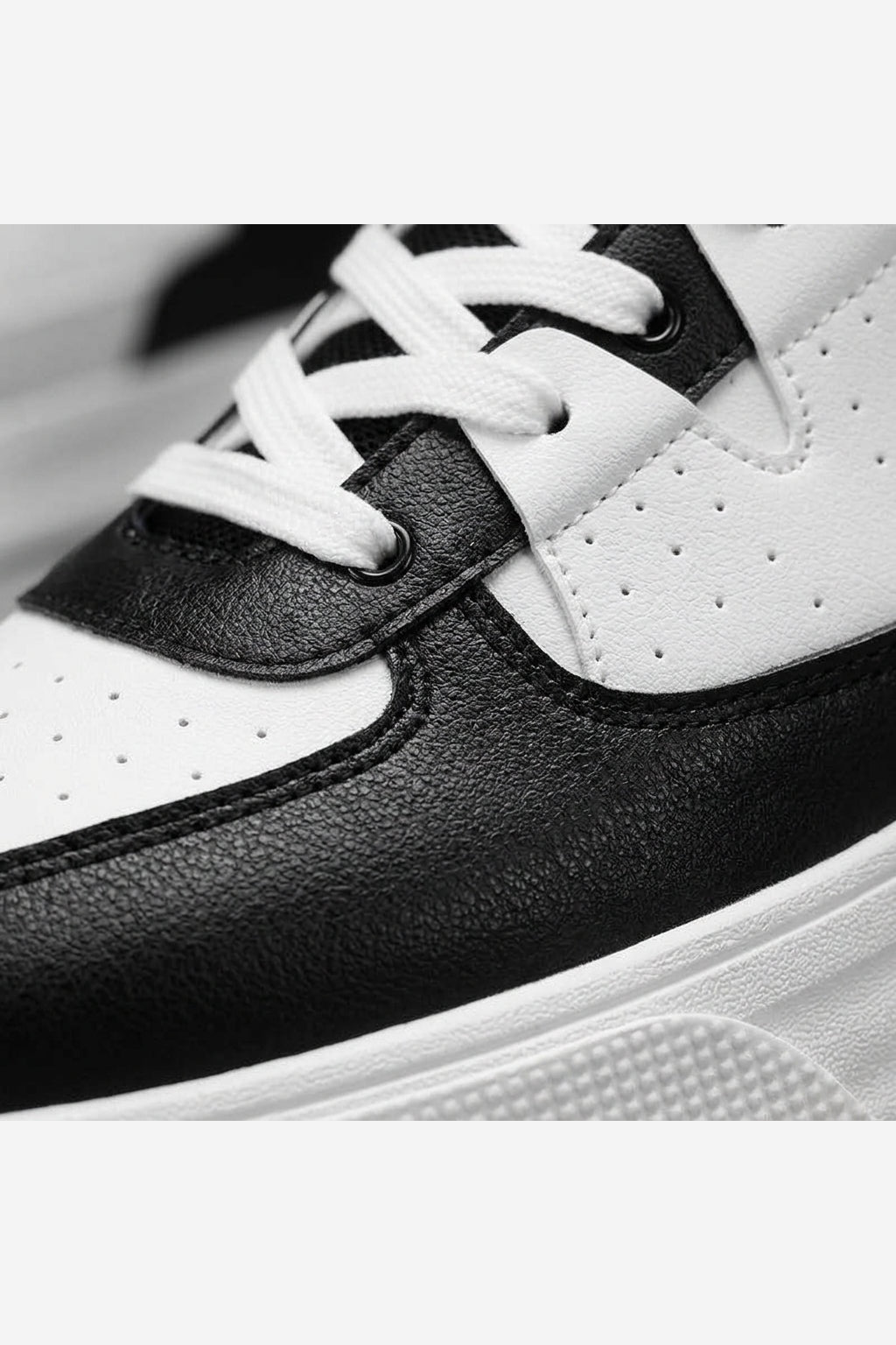 Men's Chunky Sole Trainers – Black/White detail