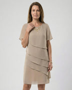 Élégante robe pour femme en mousseline avec détails superposés et manches courtes