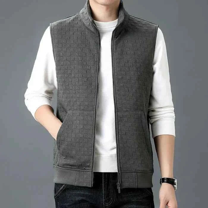 Gilet utilitaire léger pour homme avec poches profondes et col montant, idéal pour une superposition chic et décontractée