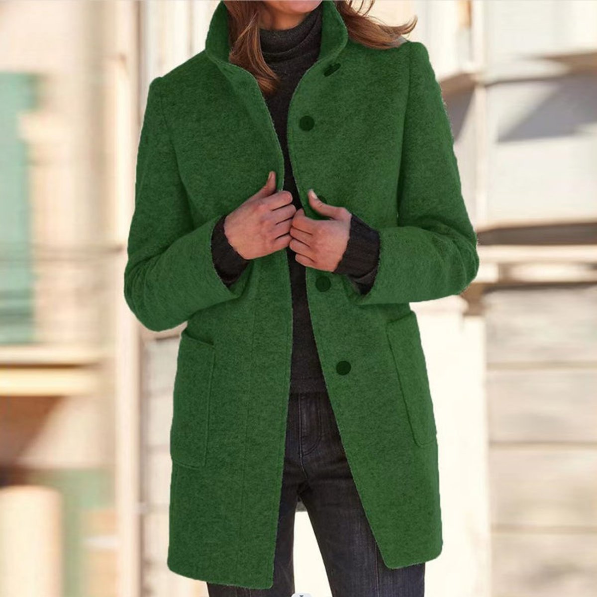 Long manteau pour femme à col montant et fermeture boutonnée