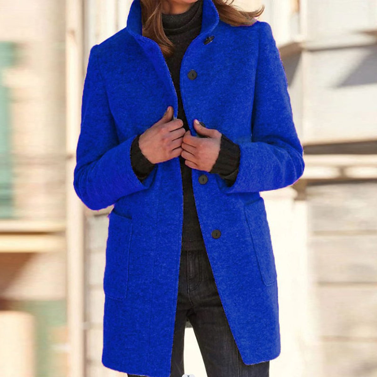 Long manteau pour femme à col montant et fermeture boutonnée