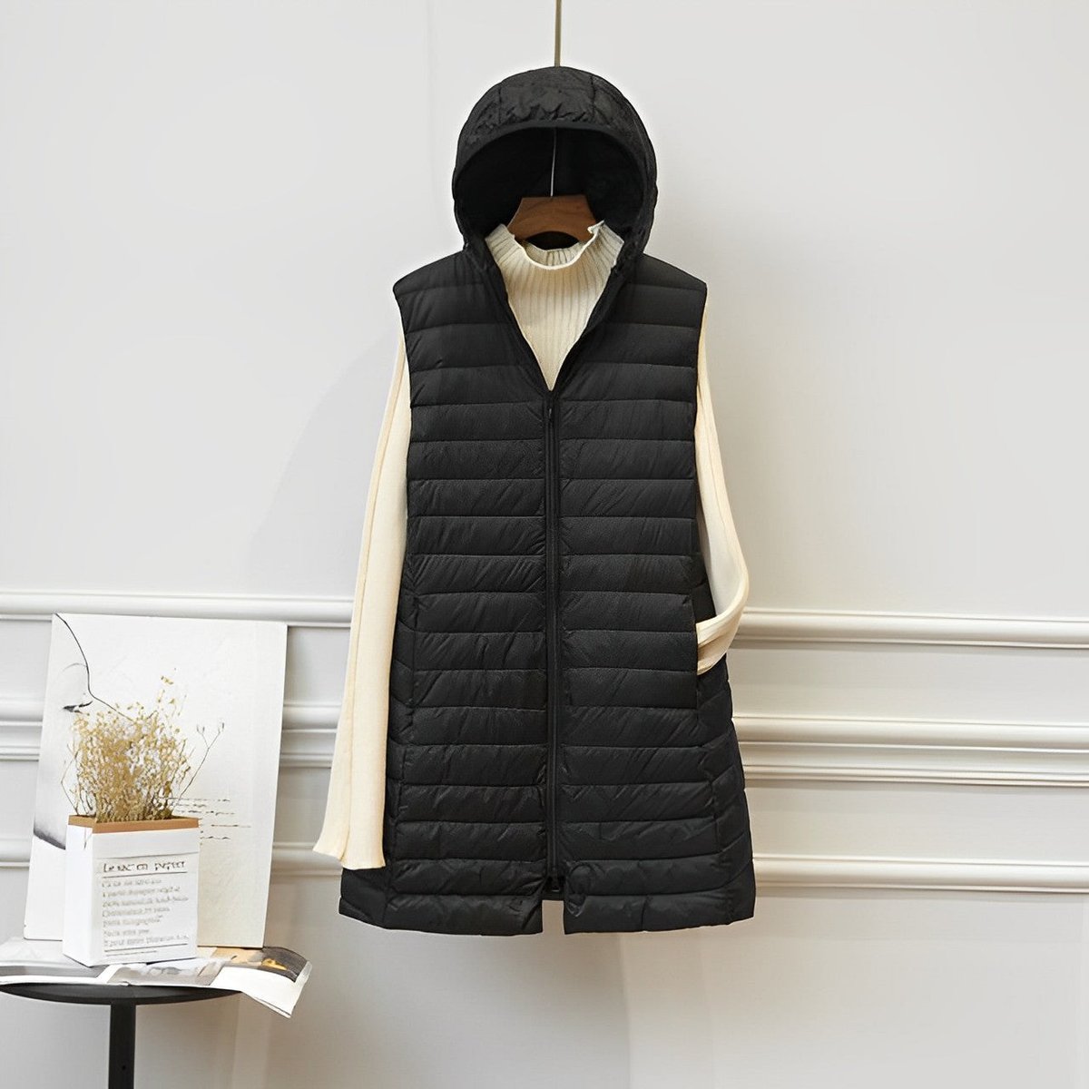Gilet matelassé pour femme avec capuche et fermeture zippée sur le devant