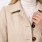 Manteau ceinturé pour femme avec fermeture boutonnée et col à revers